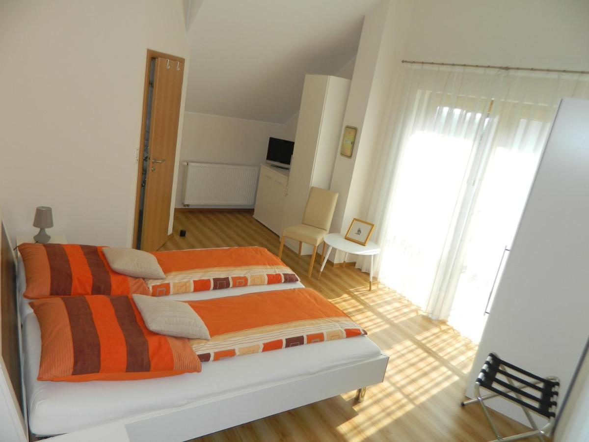 Gaestehaus Borniger Gau-Weinheim Buitenkant foto
