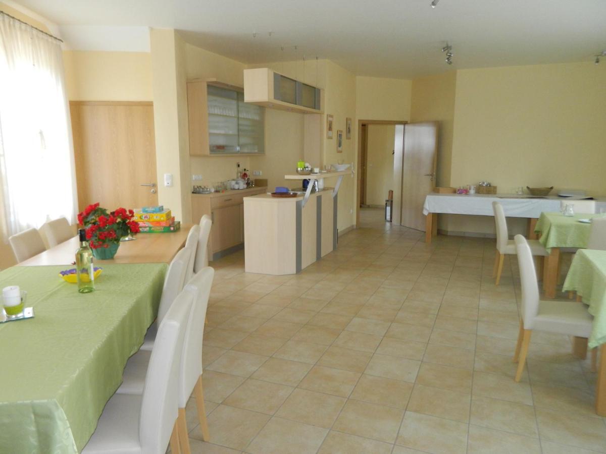 Gaestehaus Borniger Gau-Weinheim Buitenkant foto